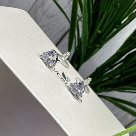 Серьги пусеты swarovski богемские трилианты