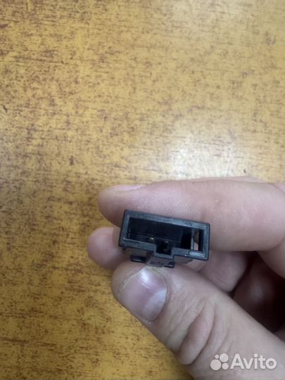 Датчик уровня топлива в баке передний LR042971