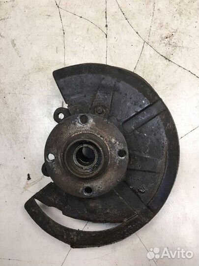 Кулак поворотный правый Audi 80