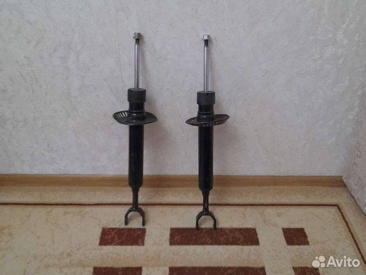 На Ауди А 6 передние амортизаторы