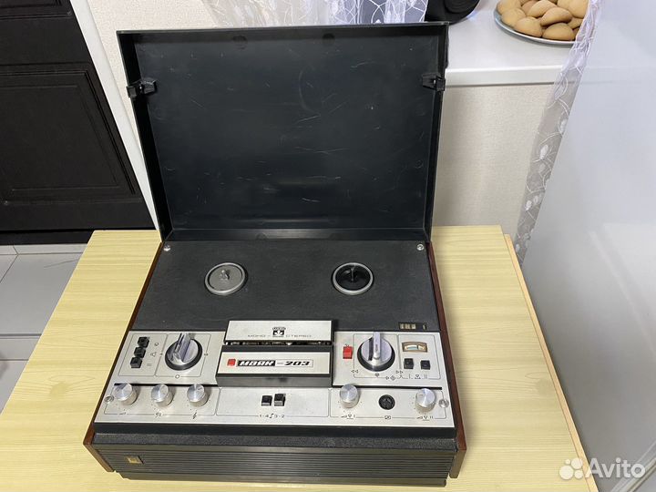 Катушечный магнитофон маяк - 203
