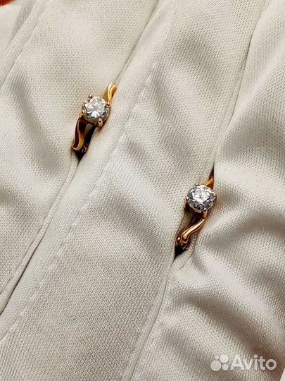 Серьги с синтетическим камнем Золото