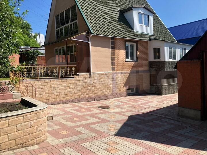 Дом 194 м² на участке 4,5 сот.