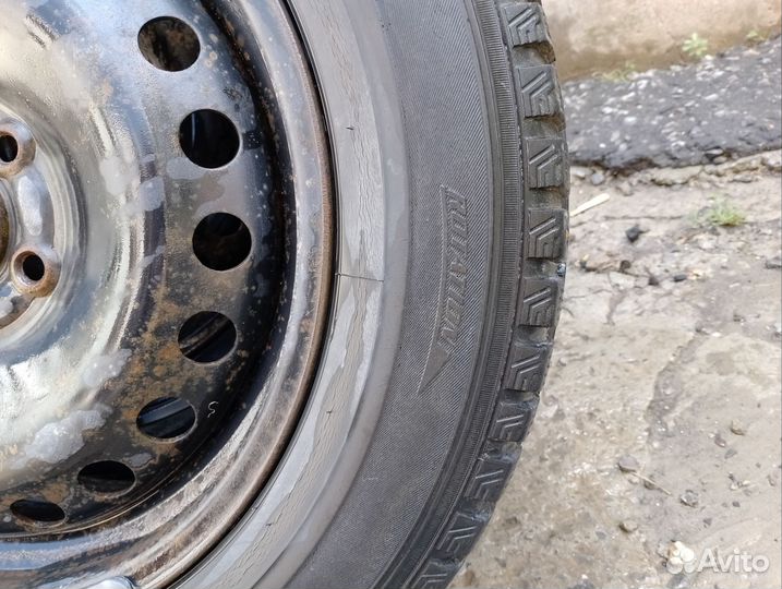 Dunlop SP Winter Ice 01 205/60 R16 108F