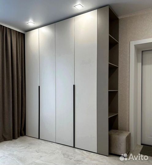 Шкаф в прихожей