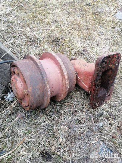 Верхний каток на бульдозер