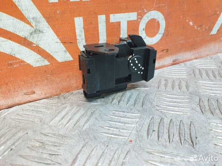 Замок капота Mercedes C-Class W204 2006-2015