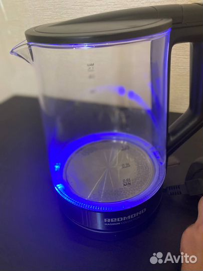 Электрочайник Redmond RK-G196 черный