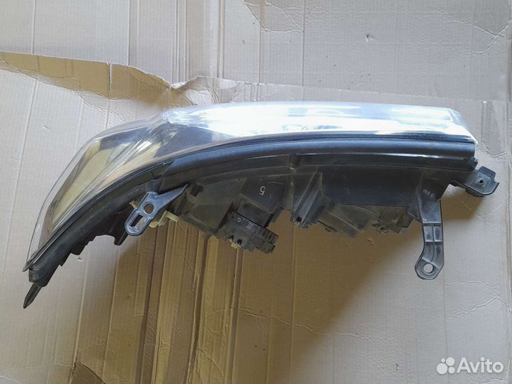 Фара Тойота Лендкрузер