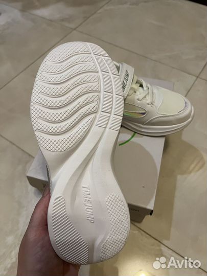 Кроссовки для девочки