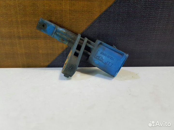 Датчик ABS передний левый Volkswagen Touareg 7L