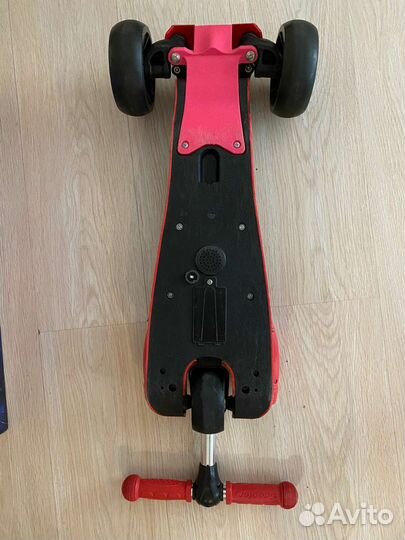 Самокат детский с музыкой, подсветкой и огнём