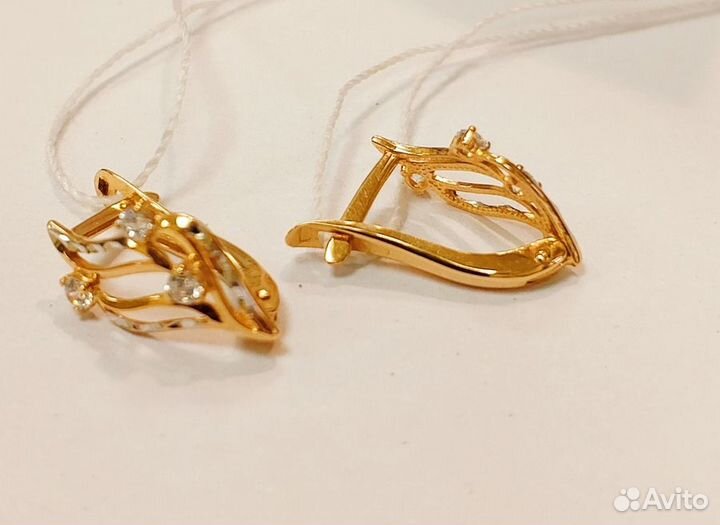 Золотые серьги с камнем