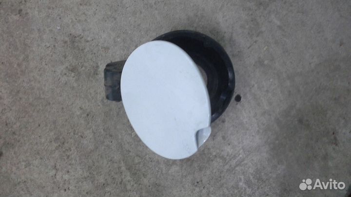 Лючок бензобака Пежо 207 Peugeot 207 белый