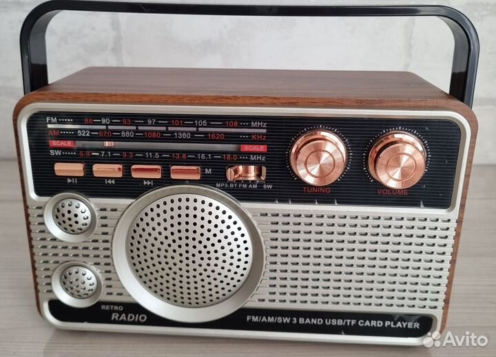 Ретро радиоприемник с аккумулятором