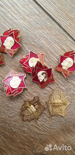 Пионерские значки