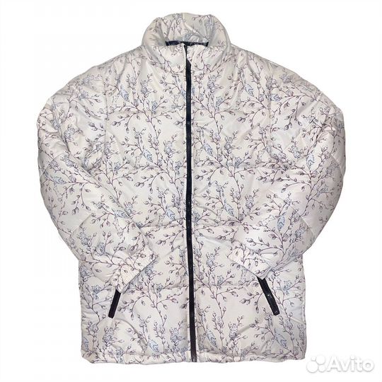 Белый пуховик