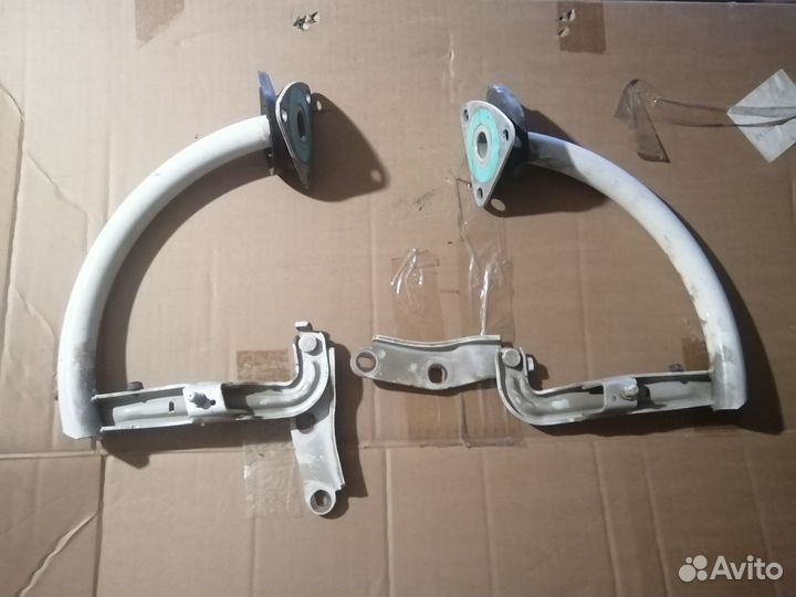 Петли крышки багажника VW Passat B7