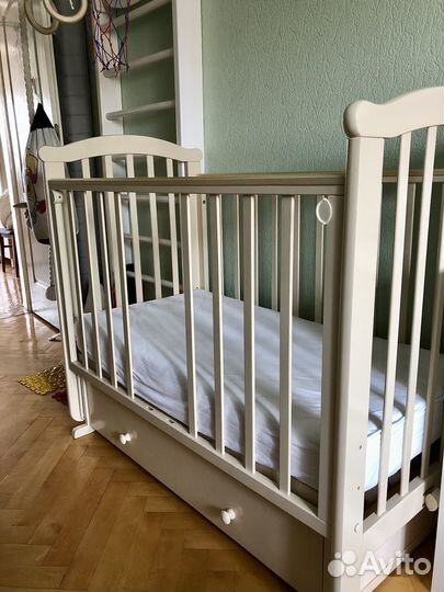 Кроватка детская с матрасом 