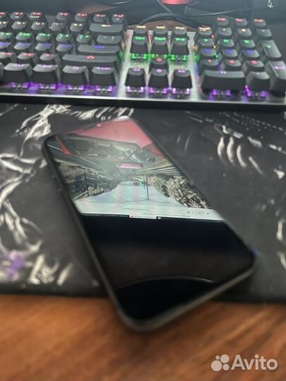 Телефон iPhone 11