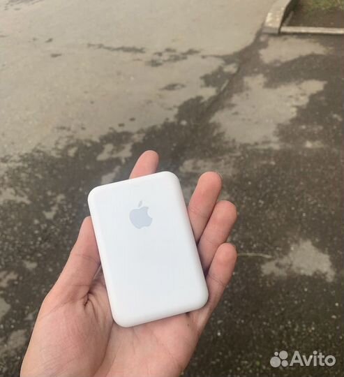 Аккумулятор внешний на iPhone/Зарядка MagSafe