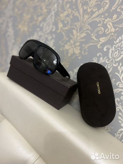 Солнечные очки Tom Ford