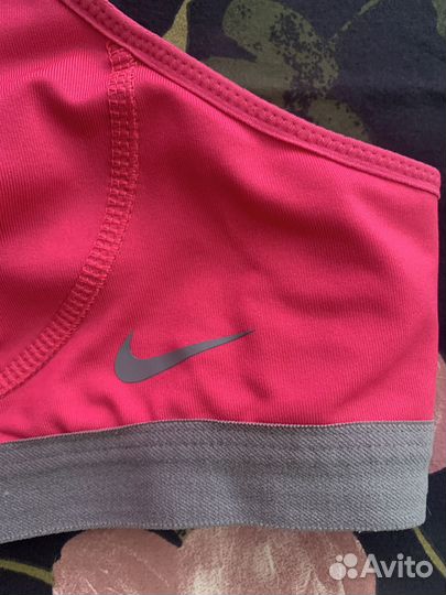 Спортивный лиф Nike, размер М