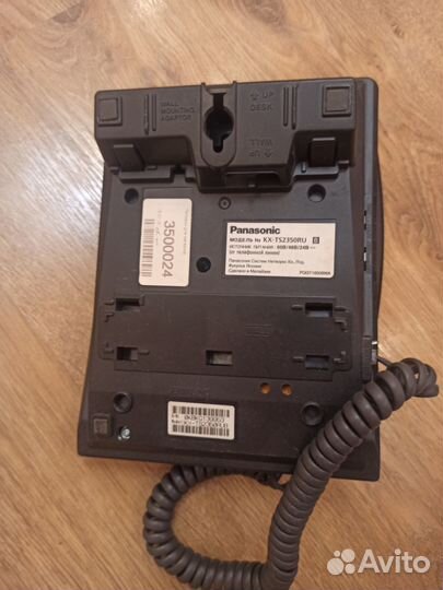 Два телефона Panasonic черный и белый