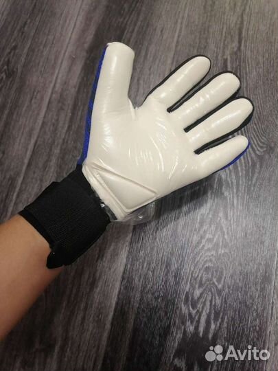 Вратарские перчатки adidas