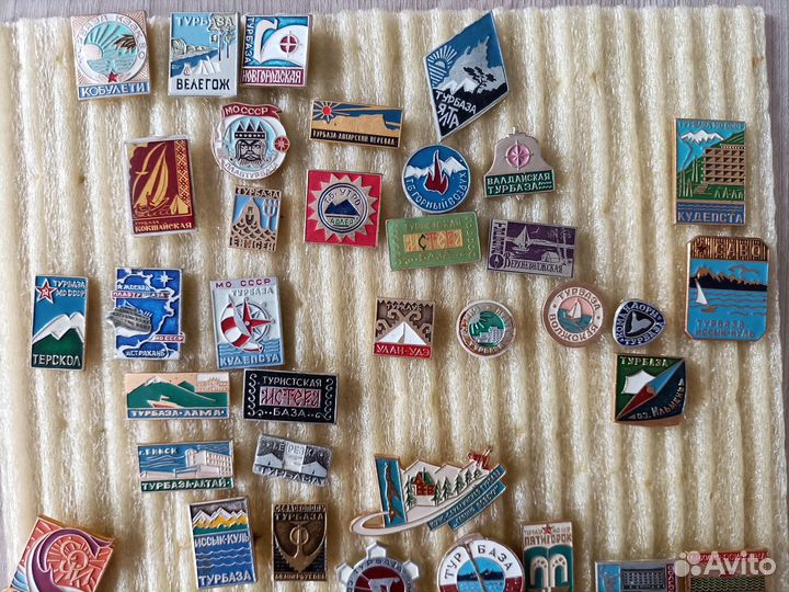 Коллекция туристических значков 