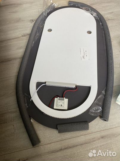 Зеркало с подсветкой новое