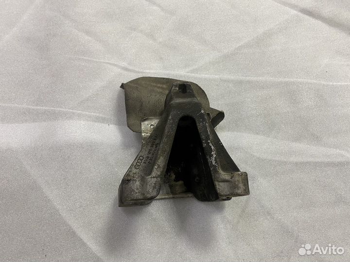 Кронштейн опоры двигателя левый Ауди А5 8Т А4 Б8