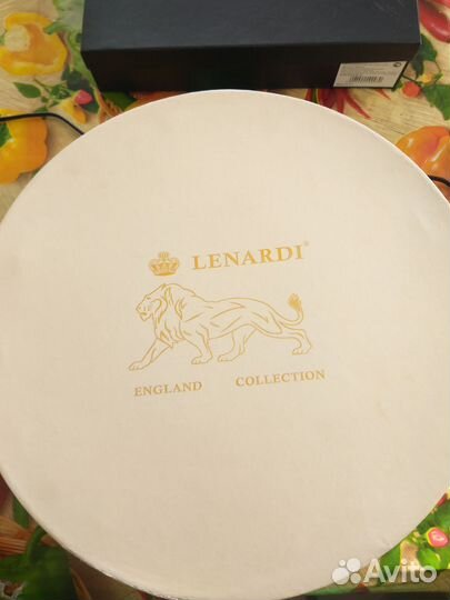 Чайные чашки с блюдцами