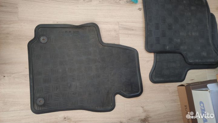 Автомобильные коврики резиновые бу
