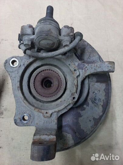 Поворотный кулак со ступицей передний правый