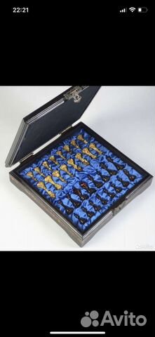 Шахматы ручной работы из янтаря