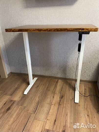 Компьютерный стол с электрорегулировкой