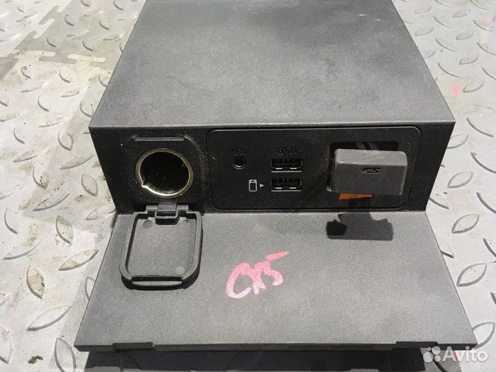 Разъем AUX / USB + гнездо прикуривателя