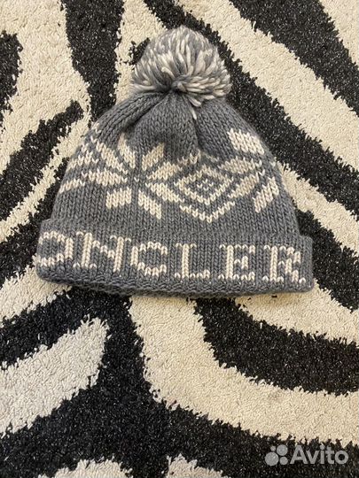 Шапка с натуральным помпоном Moncler оригинал