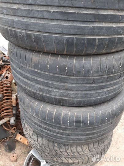 Goodyear Assurance ArmorGrip 215/55 R16