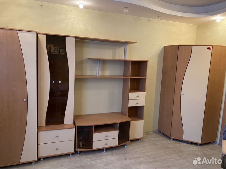 Стенка со шкафами