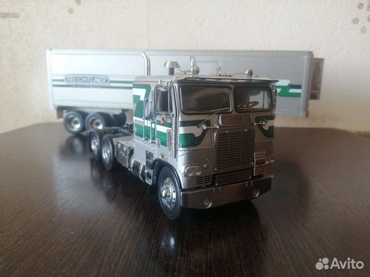 Модель freightliner 1/32
