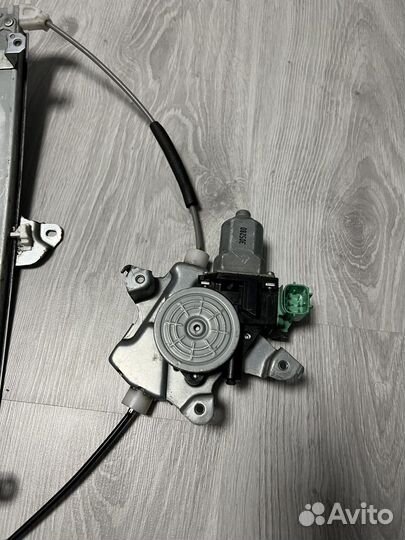 Стеклоподъемник передний левый Nissan Juke F15