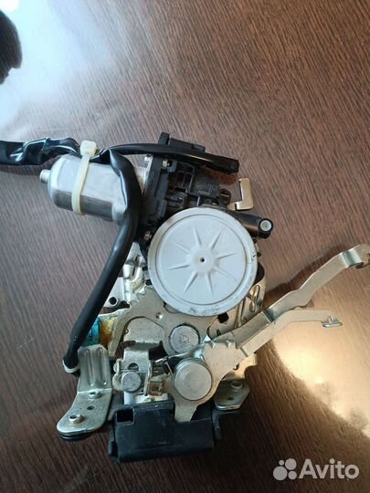 Замок двери багажника