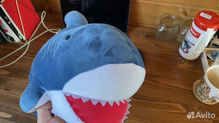 Плюшевая акула подушка антистресс