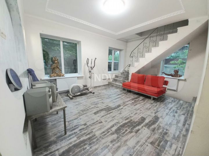 Дом 200 м² на участке 8 сот.