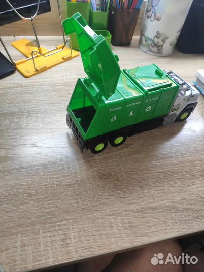 Грузовик мусоровоз