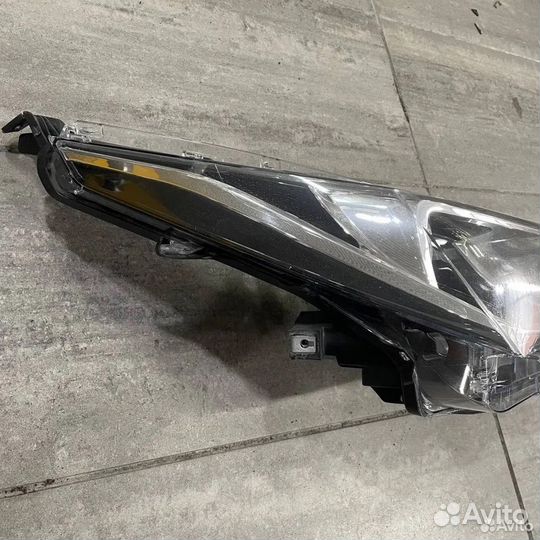 Фара правая, Toyota Corolla E18 2013-2018