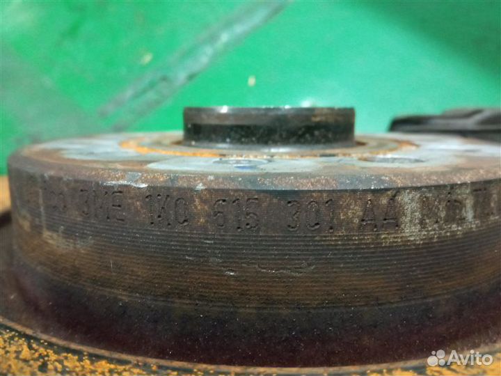 Ступица (кулак, цапфа) передняя левая Volkswagen