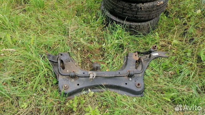 Подрамник Nissan tiida c 11